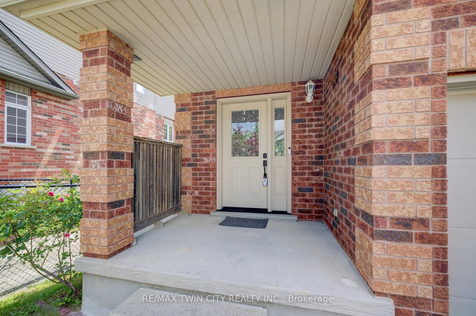 569 Violet Street • Waterloo, ON photo 2