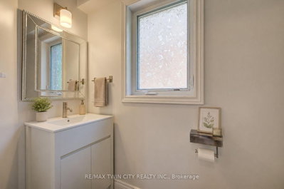 569 Violet Street • Waterloo, ON photo 9