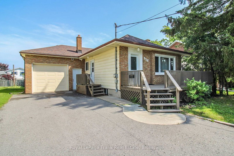 938 Parkhill Road W, Peterborough