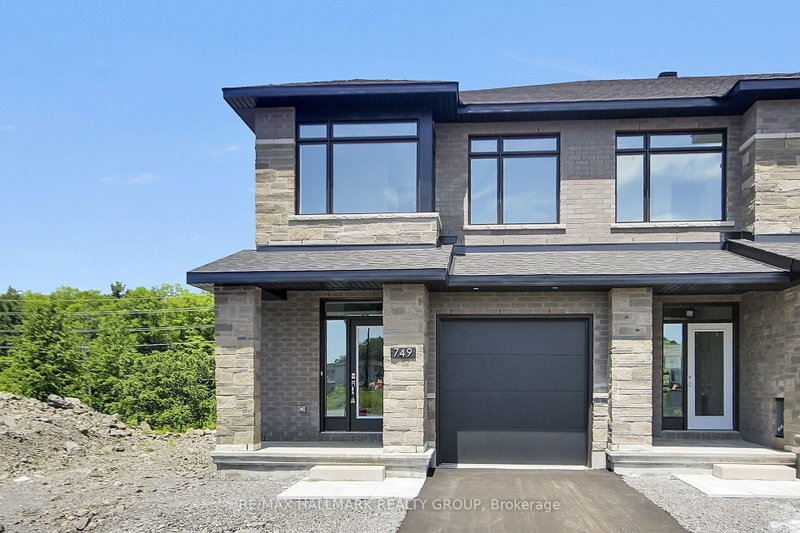 home for lease on 749 NEWSTEAD Crescent