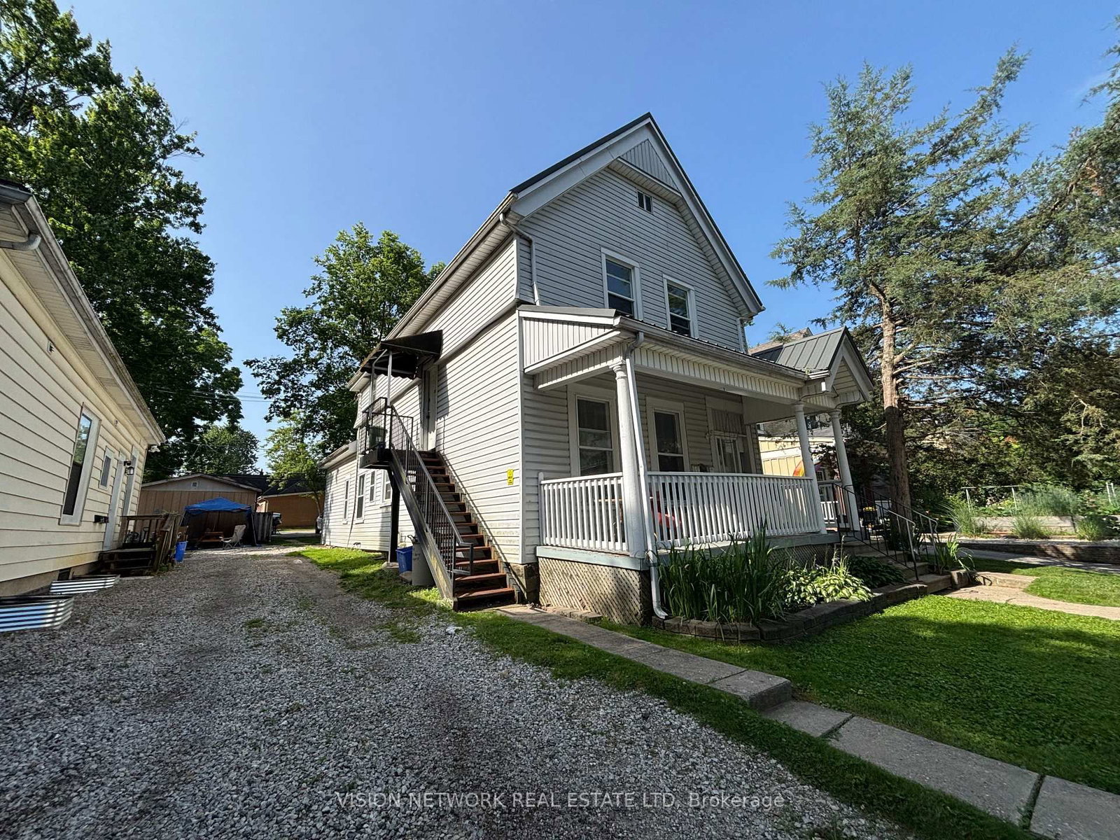 103 McClary Avenue, London South — photo 2