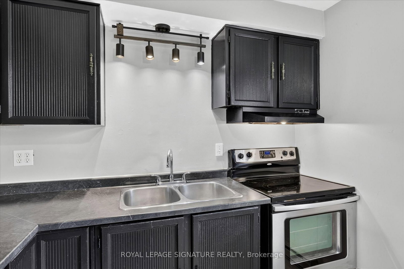 30 CHAMPLAIN Crescent • #36 • Peterborough, ON photo 19