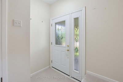 115 Champlain Crescent • London East, ON photo 2
