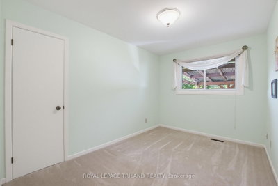 115 Champlain Crescent • London East, ON photo 8