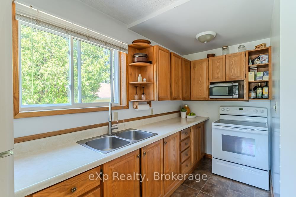 11 Marigold Street • South Bruce Peninsula, ON photo 4