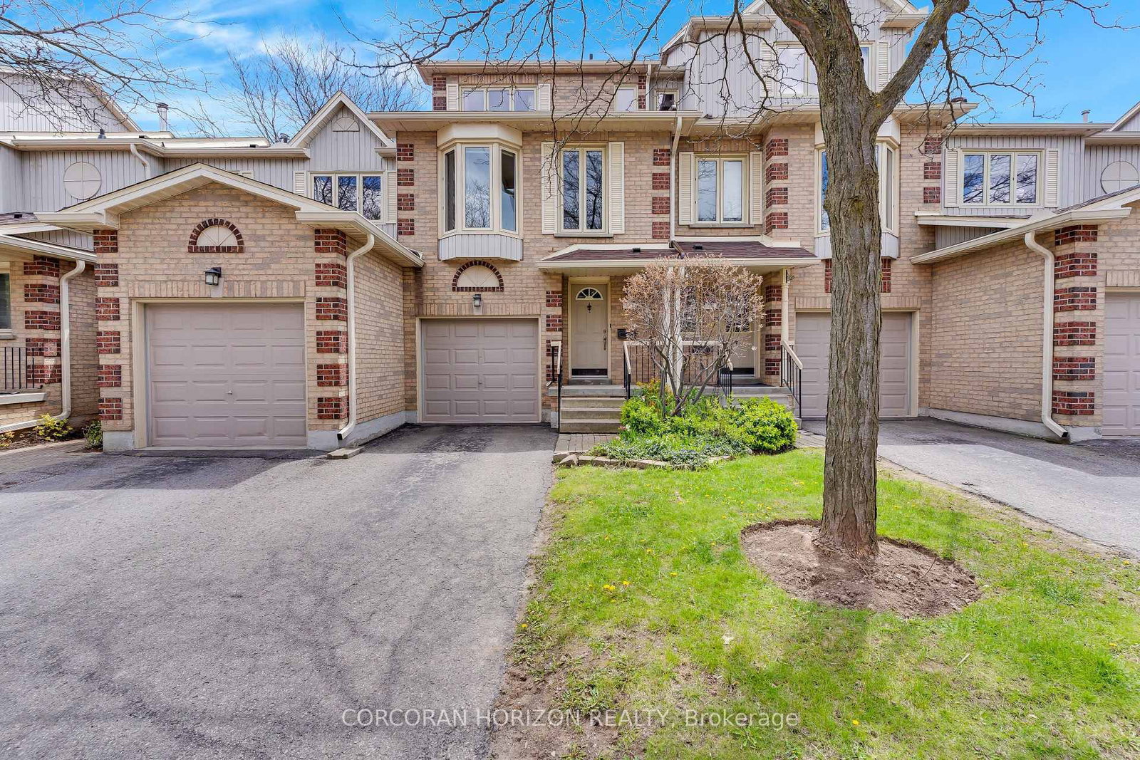 Townhouse for sale at 74-302 College Avenue, Guelph, Ontario, N1G 4T6 - Dovercliffe Park/Old University - MLS: X13519776