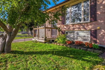615 Deveron Crescent • London South, ON photo 3