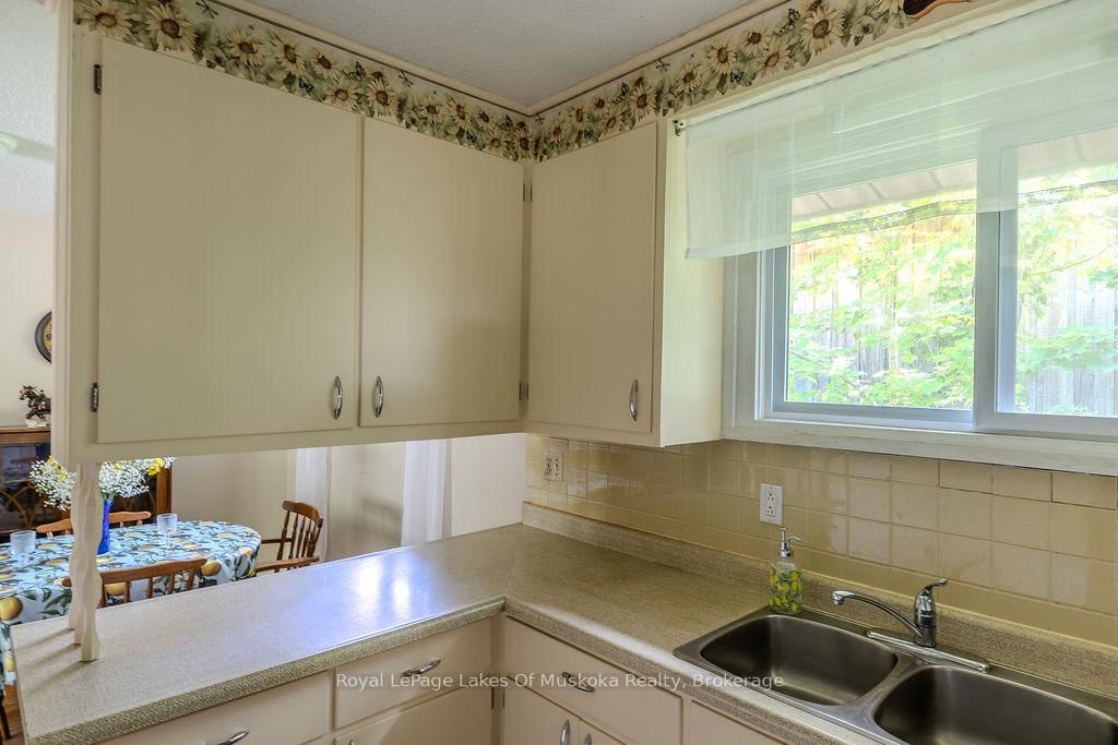 880 Sarah Street N • Gravenhurst, ON photo 10