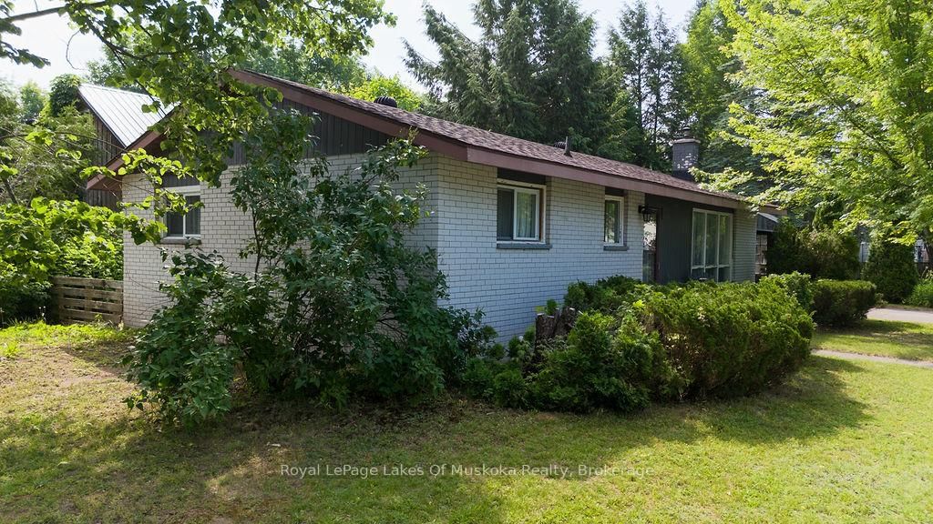 880 Sarah Street N • Gravenhurst, ON photo 38