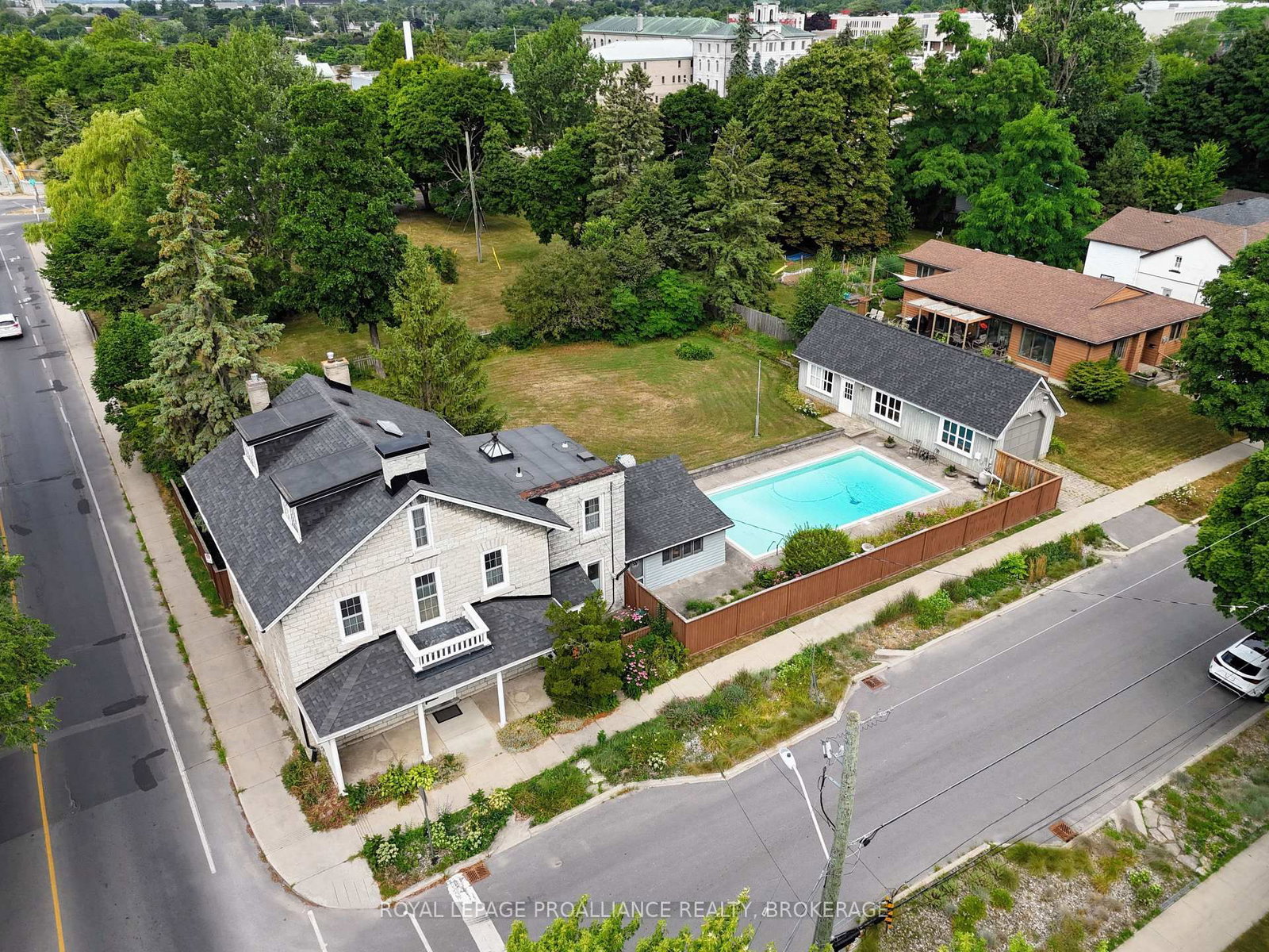 2 Alwington Avenue • Kingston, ON photo 42
