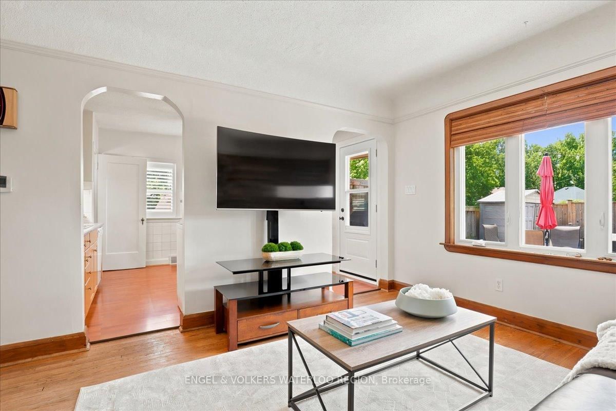 100 S Stirling Avenue • Kitchener, ON photo 11
