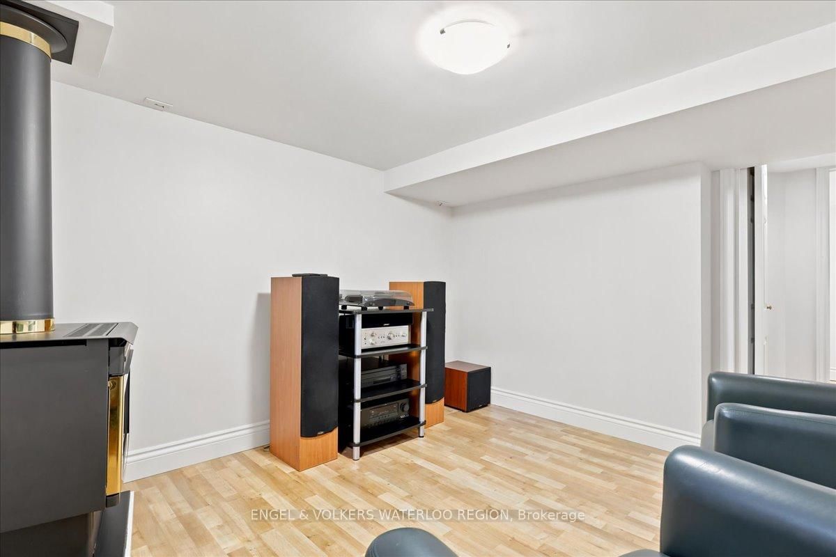 100 S Stirling Avenue • Kitchener, ON photo 18