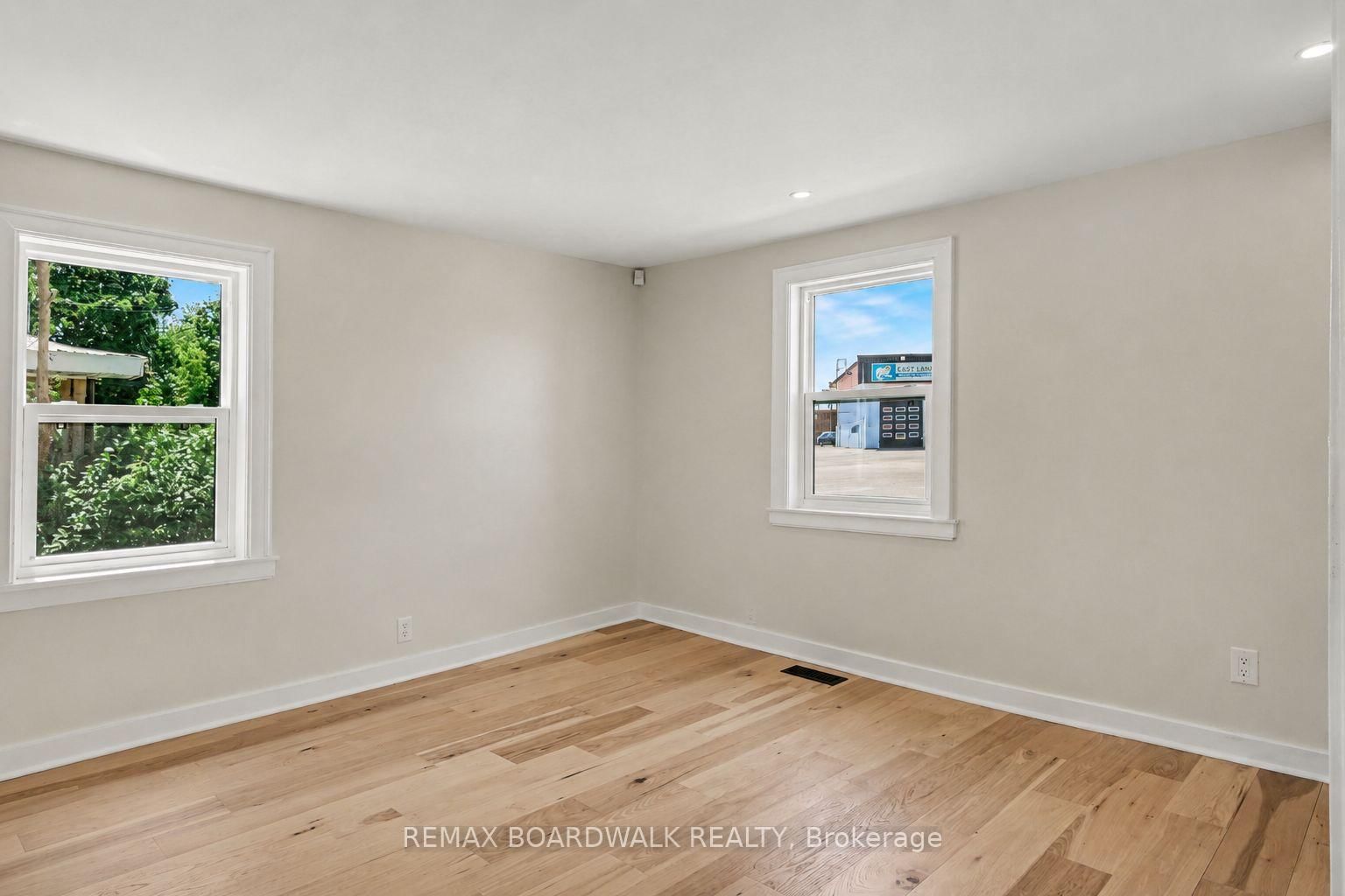 11 S Abbott Street • Smiths Falls, ON photo 12