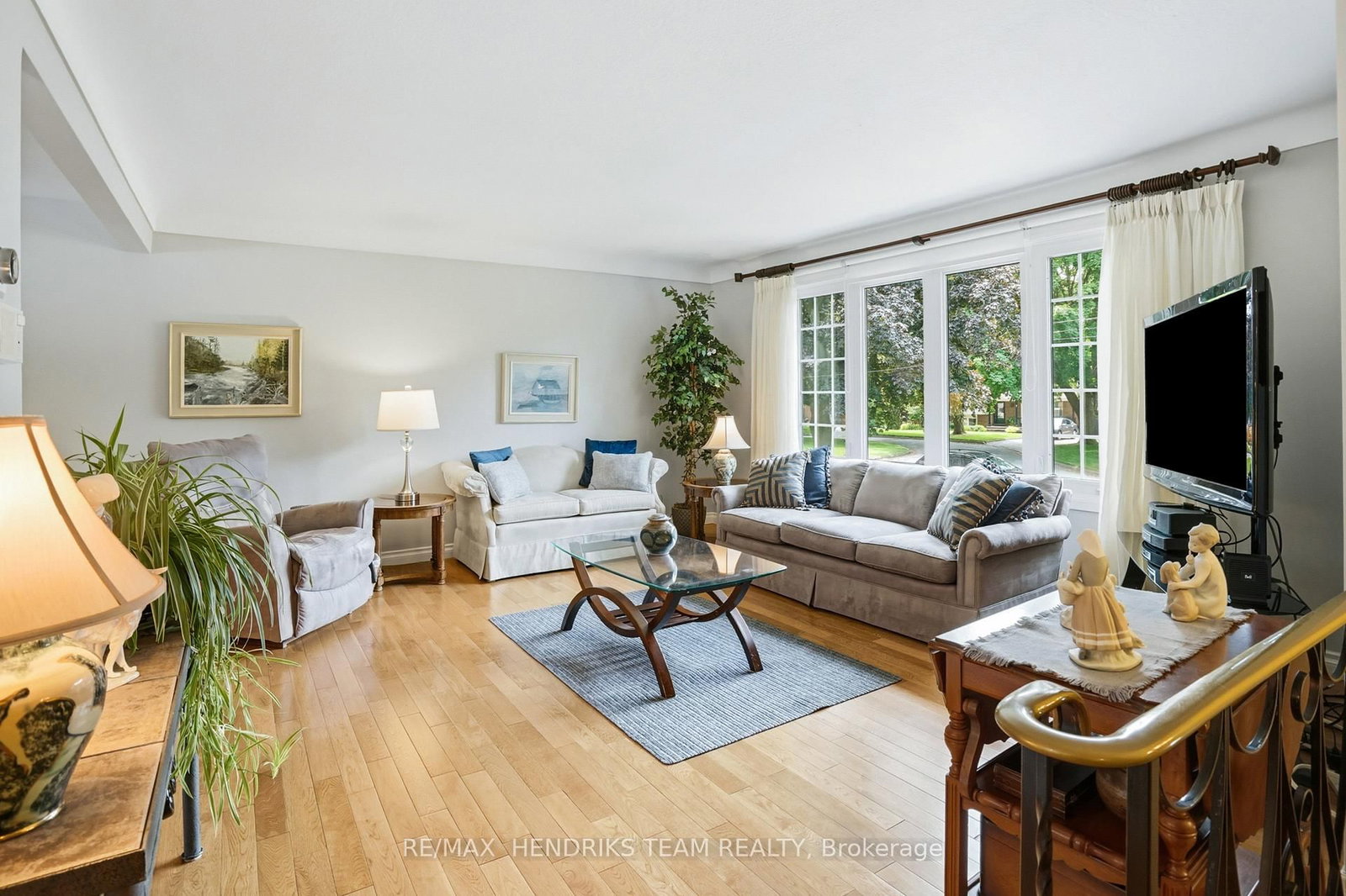 8 Tudor Gate Place • St. Catharines, ON photo 5
