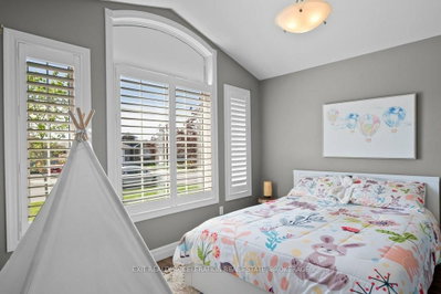 92 Hartwood Crescent — photo 5