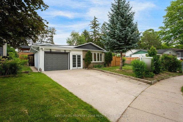 102 Hickory Heights Crescent