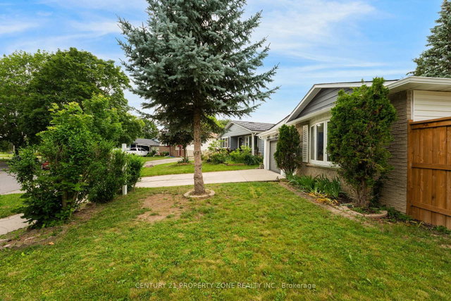 102 Hickory Heights Crescent
