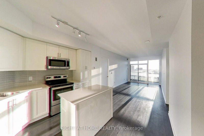 1003 - 550 North Service Road