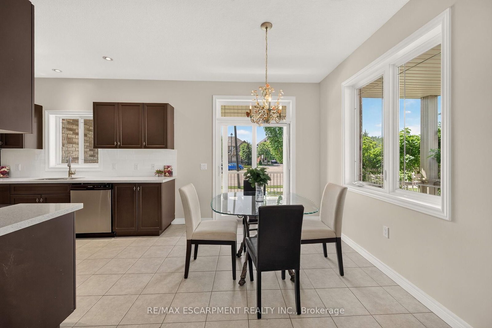 14 Ecker Lane • Hamilton, ON photo 6