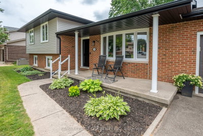 159 Sherwood Crescent • Thames Centre, ON photo 4
