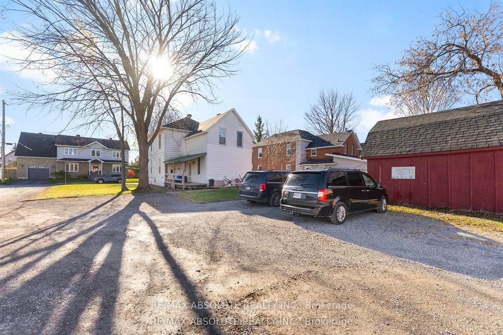 27 MacDonald Street S • Arnprior, ON photo 11