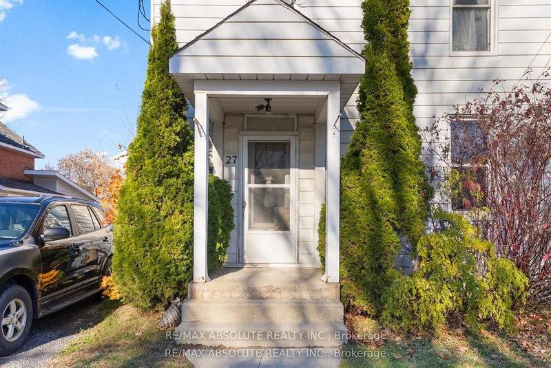 27 MacDonald Street S