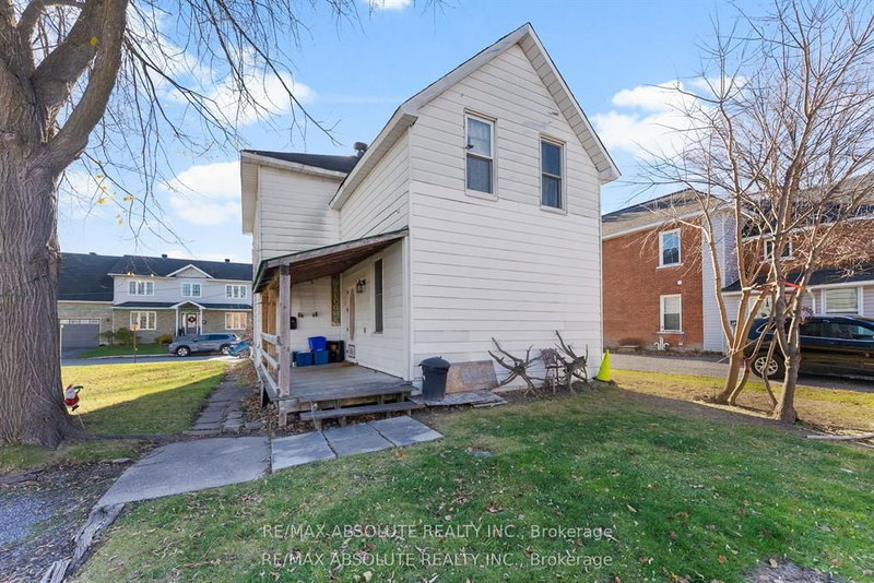 27 MacDonald Street S