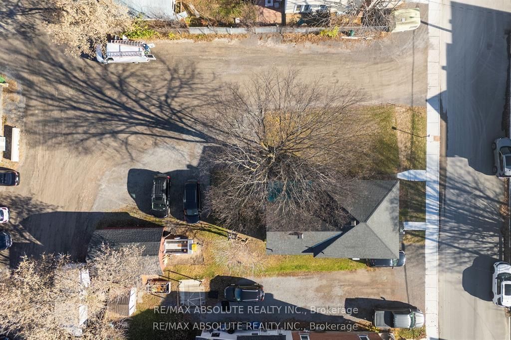 27 MacDonald Street S • Arnprior, ON photo 8
