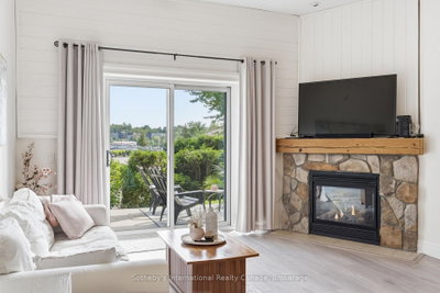 110 Steamship Bay Rd #102, Gravenhurst