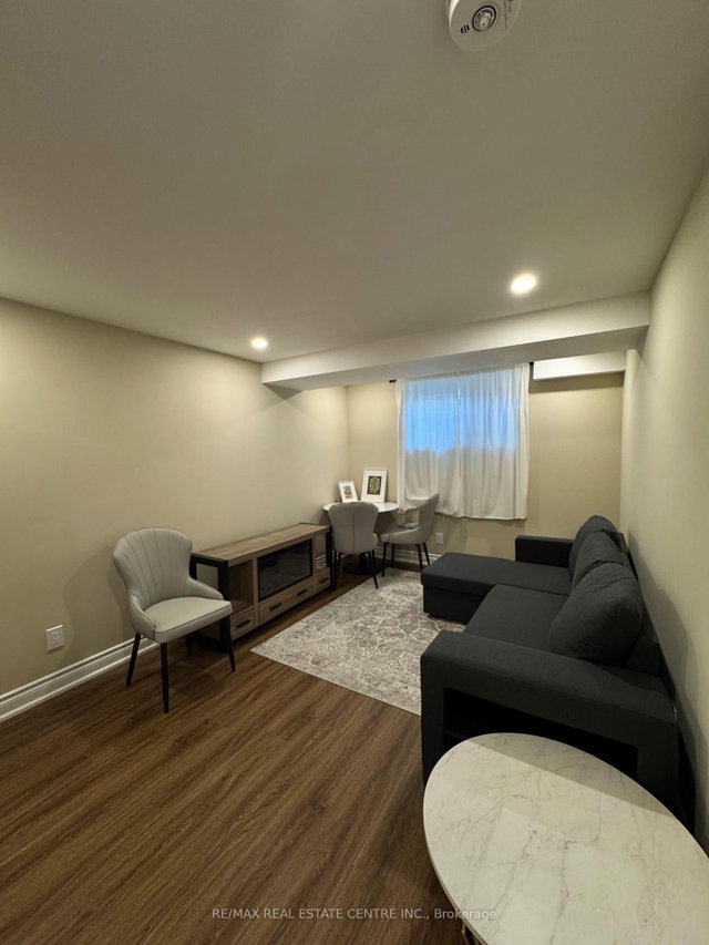 B-unit - 20 Dudley Drive