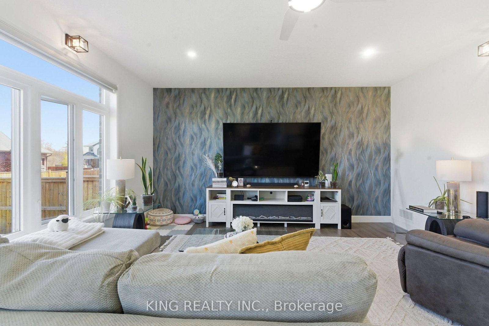 200 BOARDWALK Way, Thames Centre — photo 8