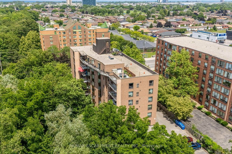 204 - 966 Queenston Road