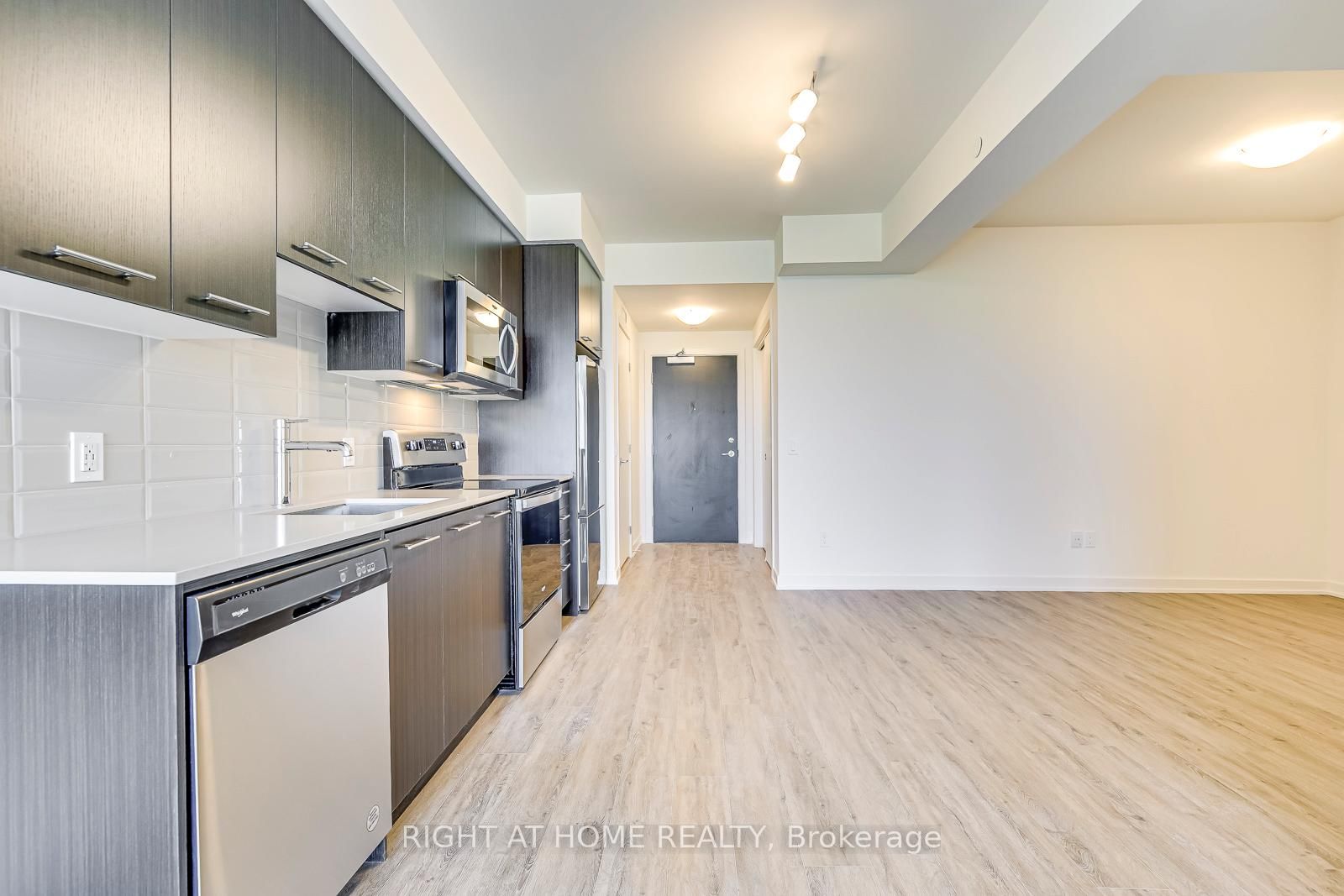 385 Winston Road • #1103 • Grimsby, ON photo 11