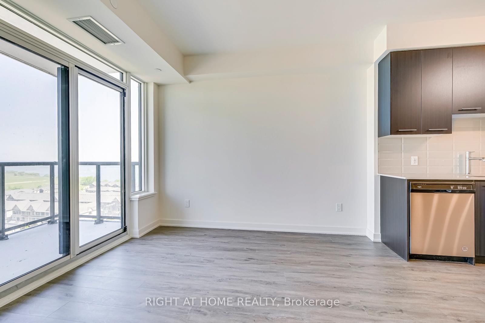 385 Winston Road • #1103 • Grimsby, ON photo 18