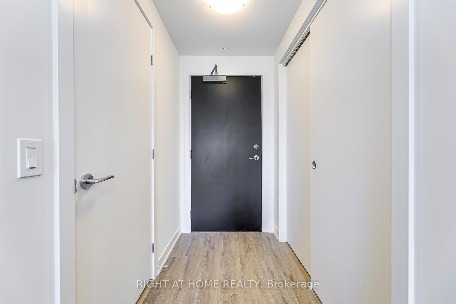385 Winston Road • #1103 • Grimsby, ON photo 5