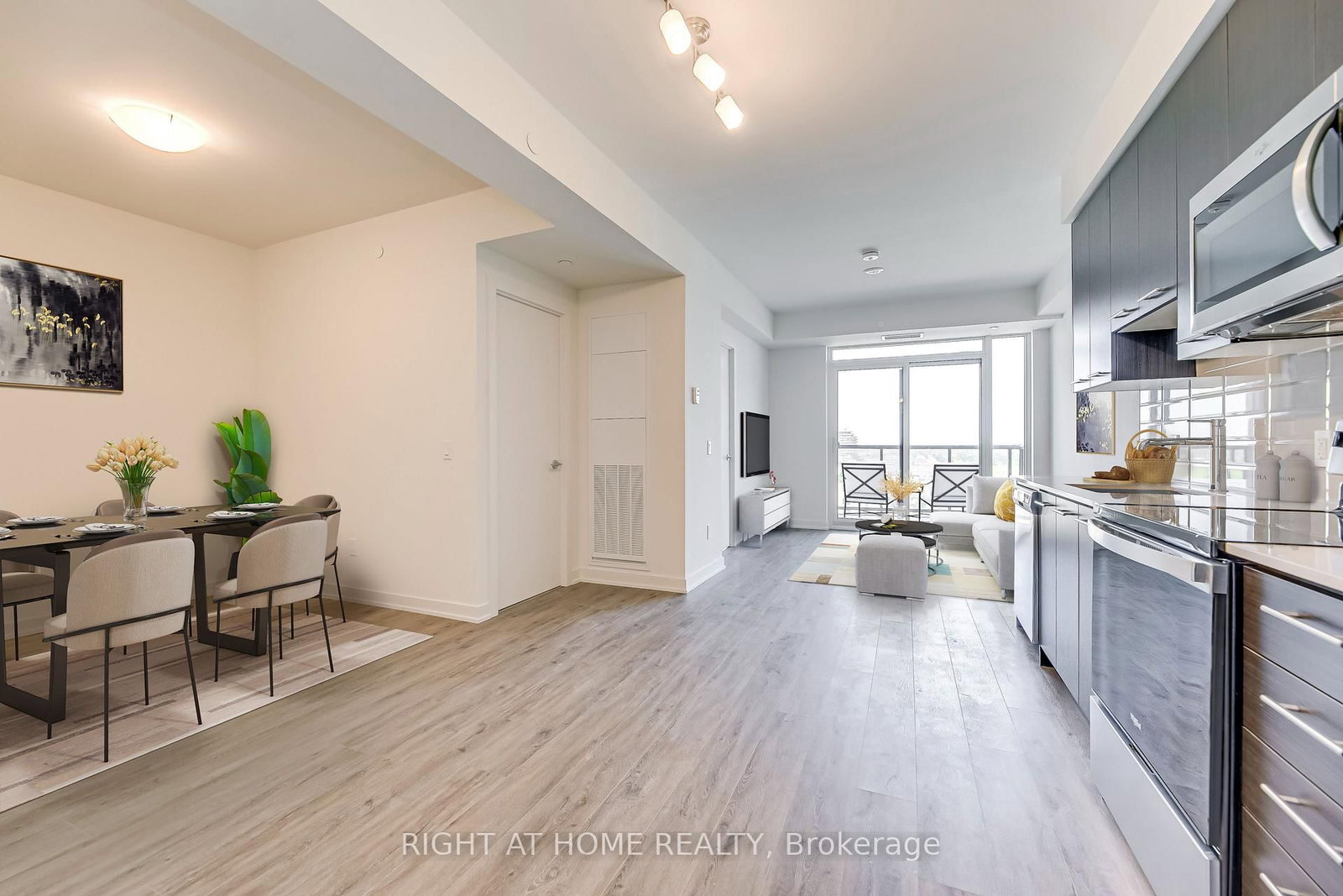 385 Winston Road • #1103 • Grimsby, ON photo 6