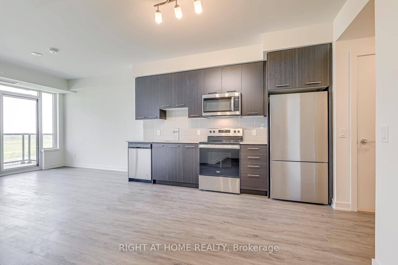 385 Winston Road • #1103 • Grimsby, ON photo 8