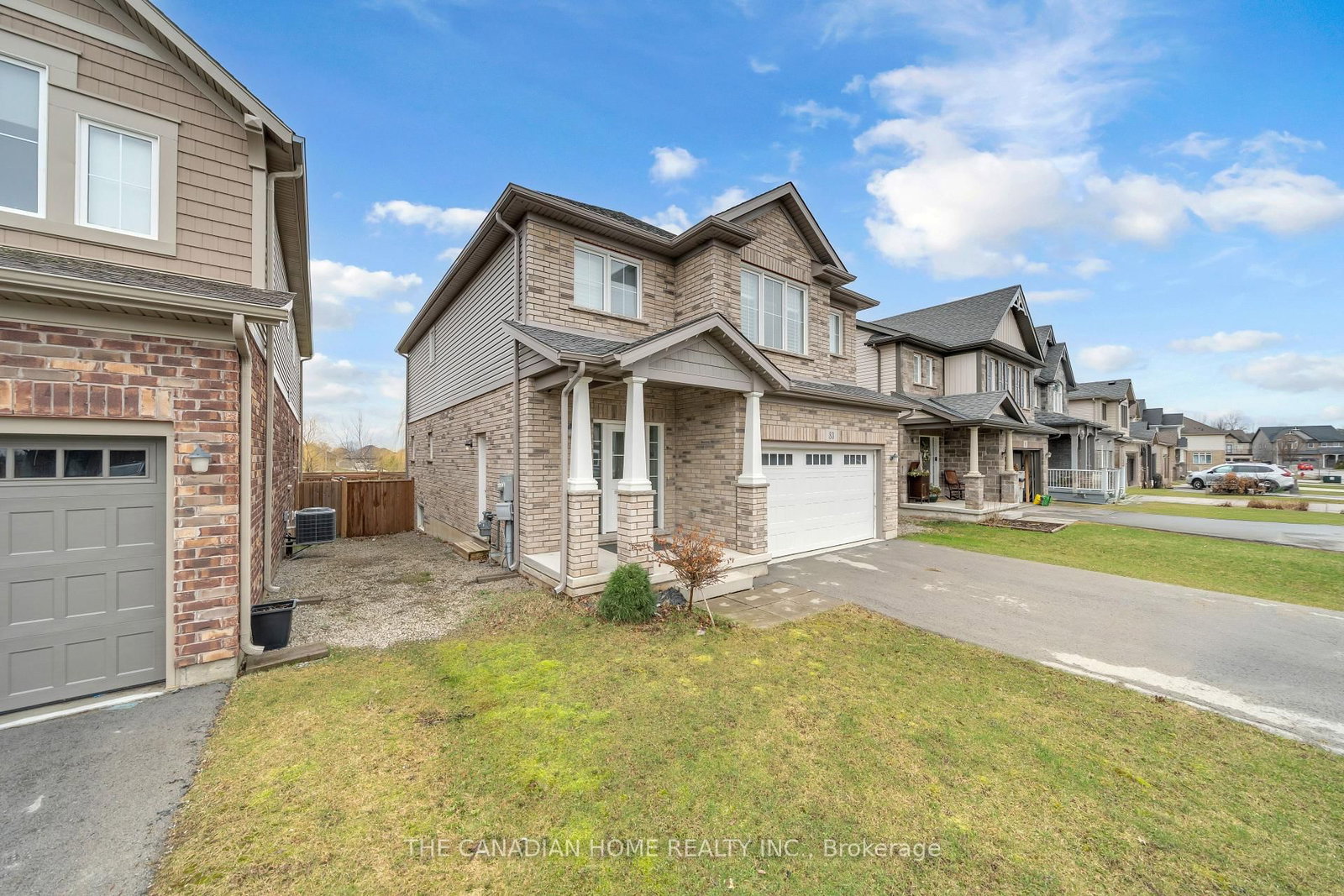 Detached House for sale at 83 Monarch Street, Welland, Ontario, L3C 0E6 - Prince Charles - MLS: X13523402