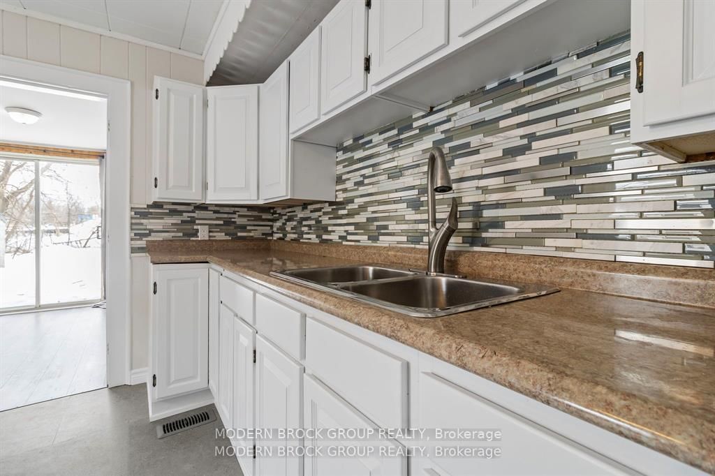 96 Brock Street • Brockville, ON photo 13
