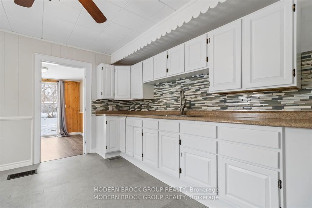96 Brock Street • Brockville, ON photo 14