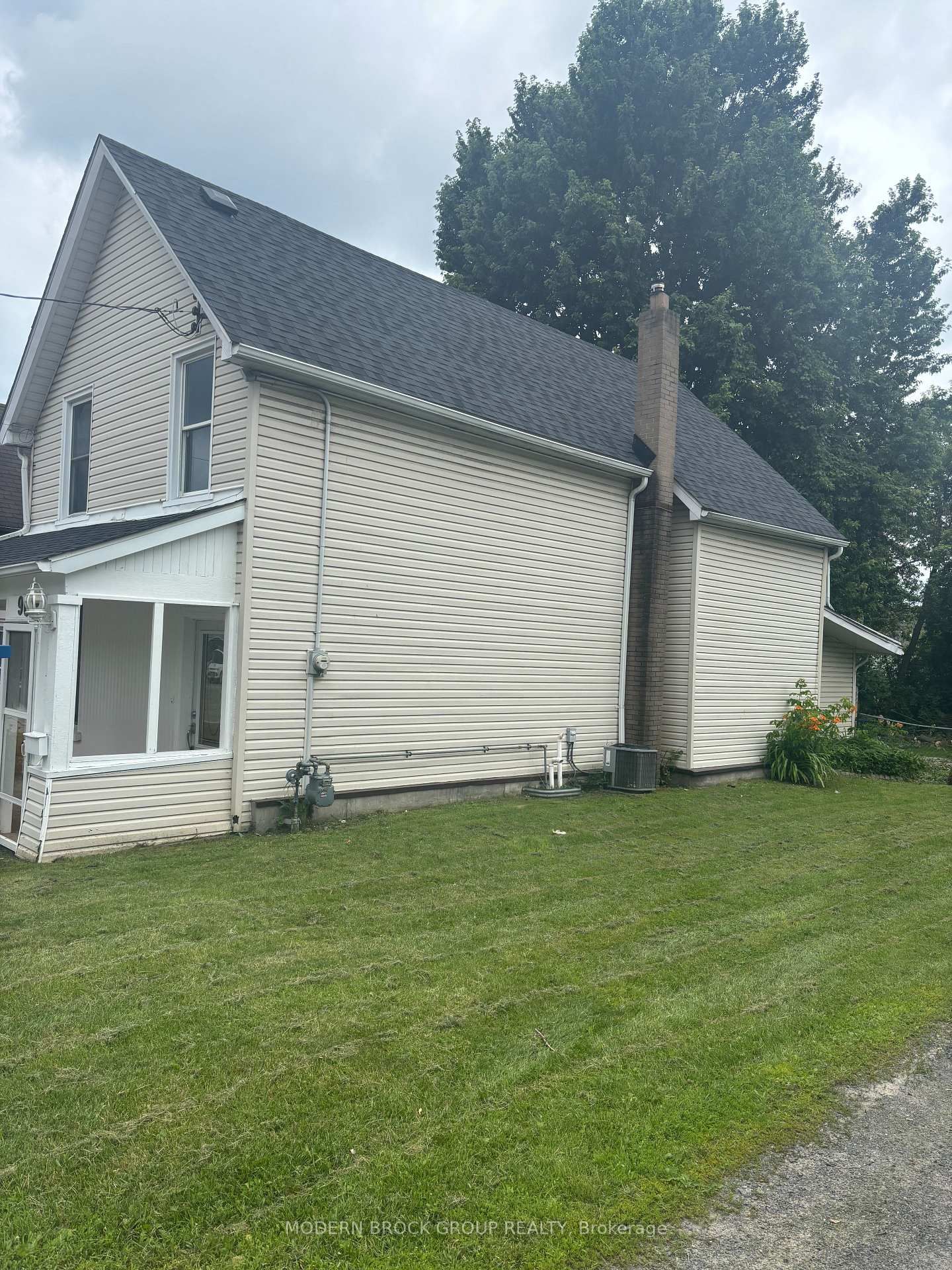 96 Brock Street • Brockville, ON photo 3