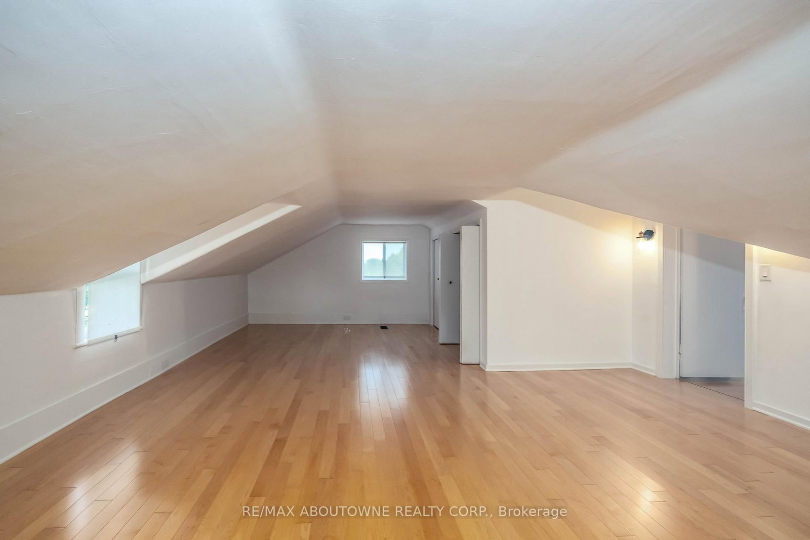 3276 Governors Road • Hamilton, ON photo 38