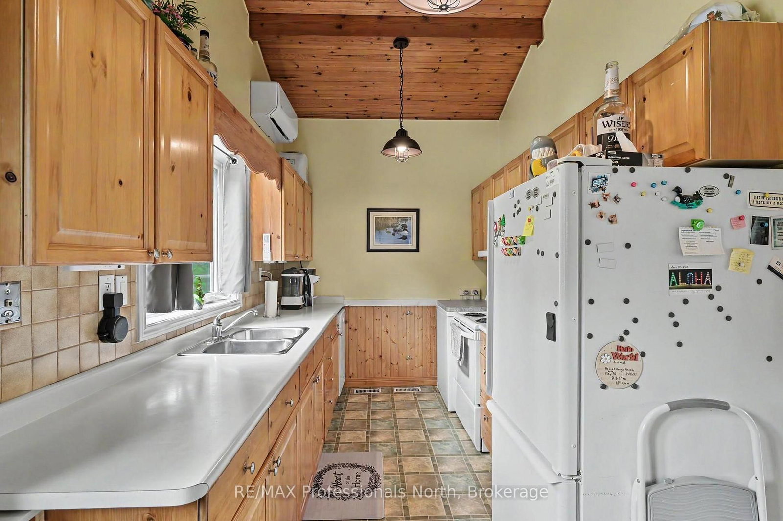 1034 Ablett Court • Algonquin Highlands, ON photo 6