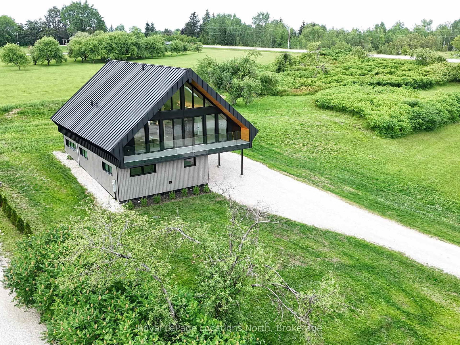 111 Slabtown Road • Blue Mountains, ON photo 4