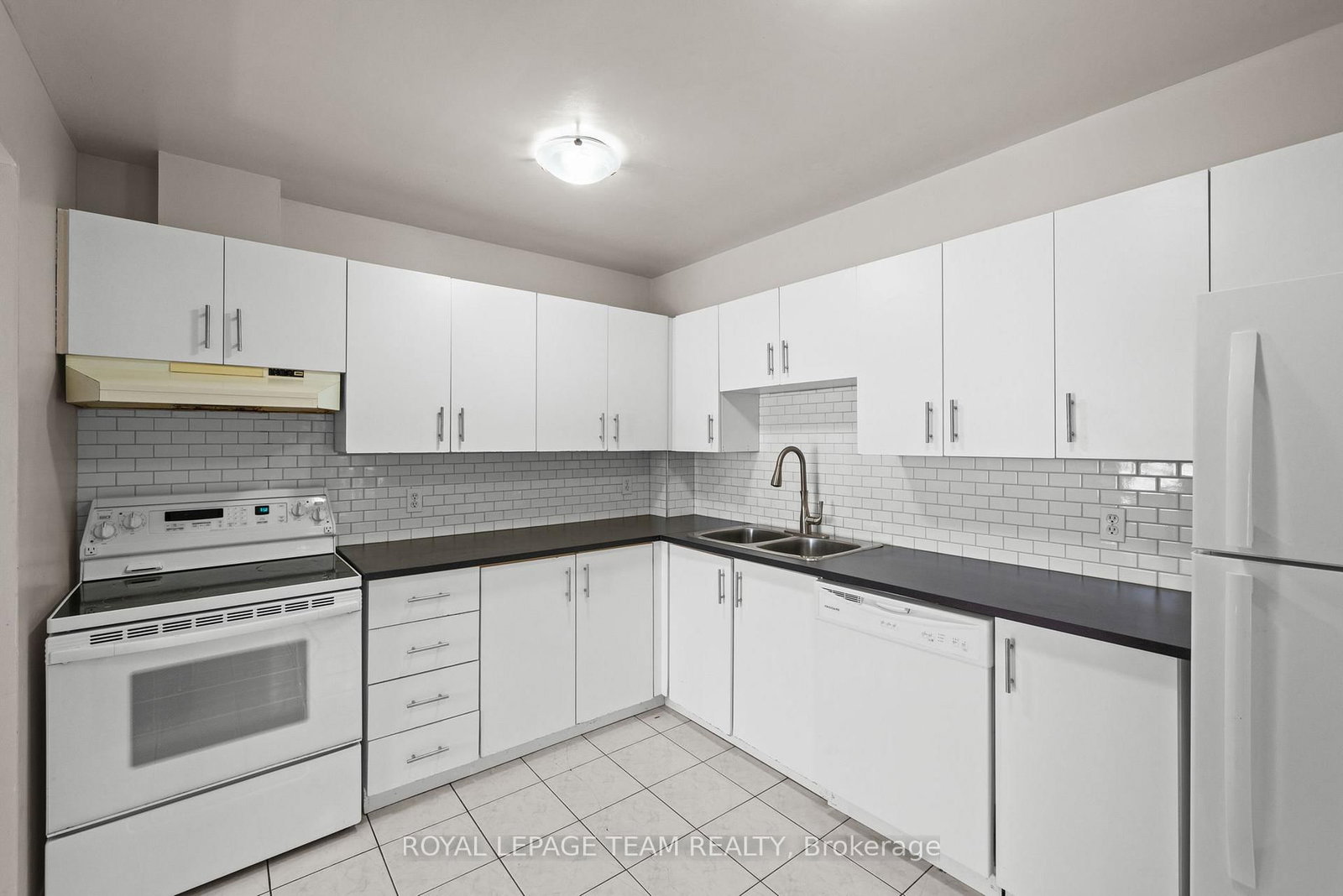 1991 Banff Avenue • Ottawa, ON photo 18