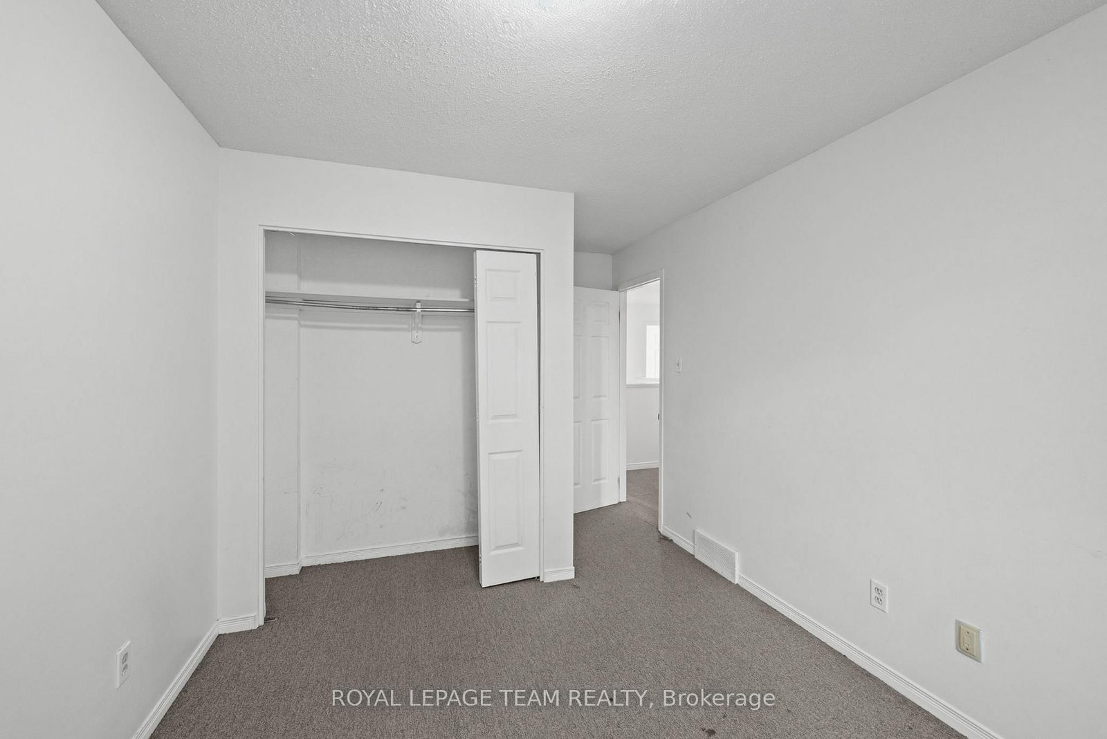 1991 Banff Avenue • Ottawa, ON photo 38