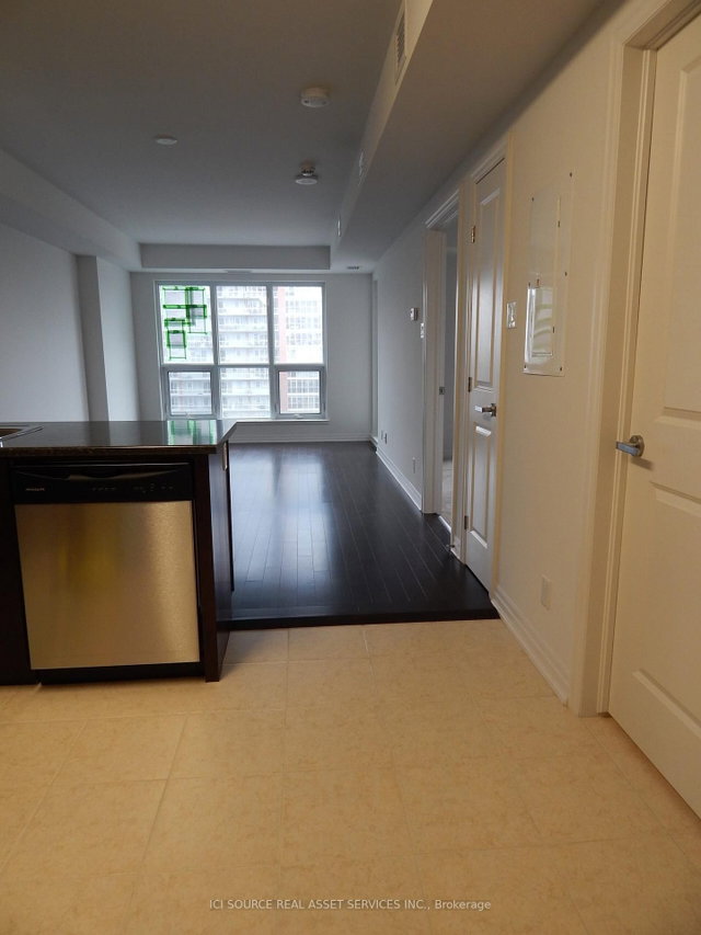 705 - 242 Rideau Street