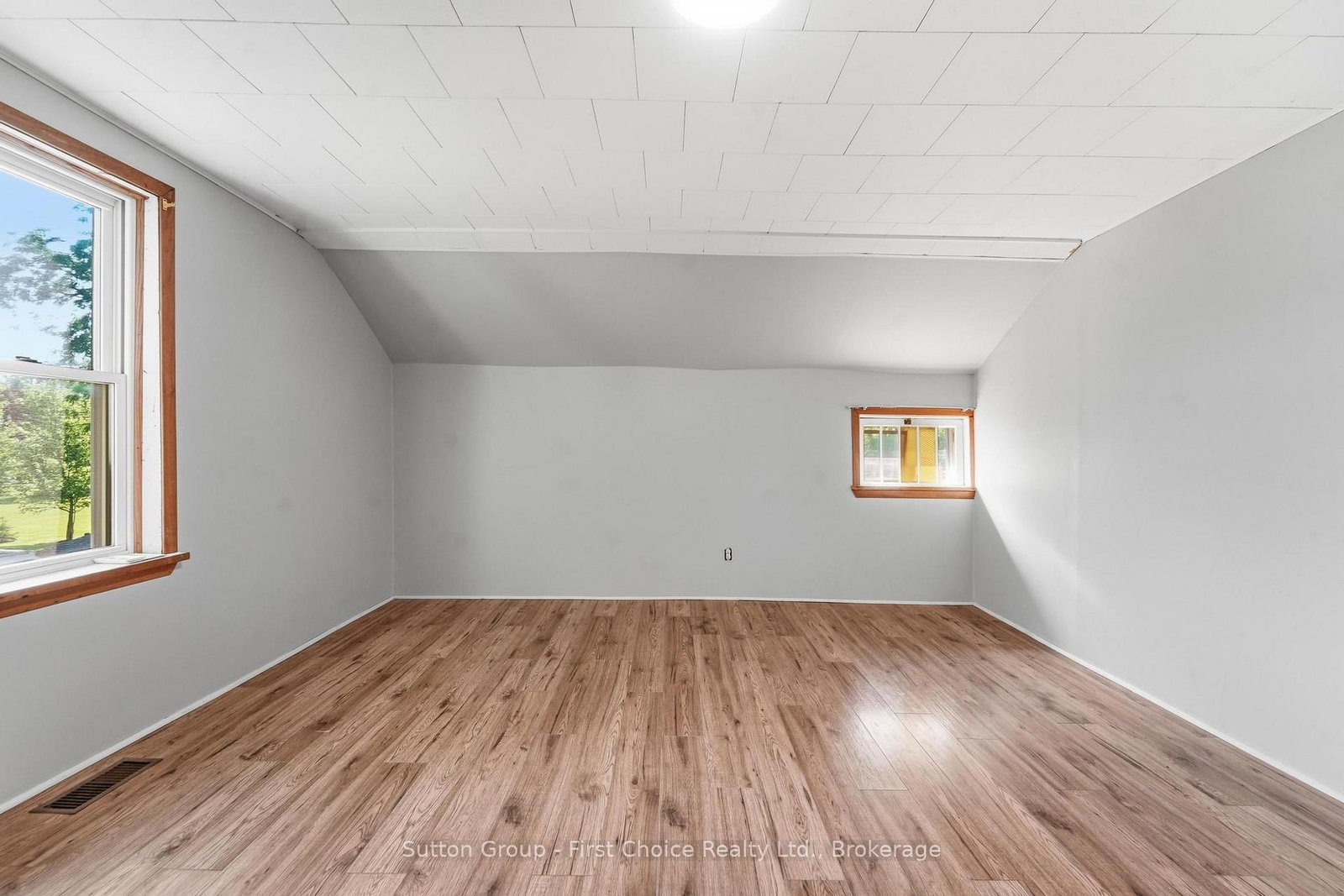 33 Bayfield Street • Huron East, ON photo 22