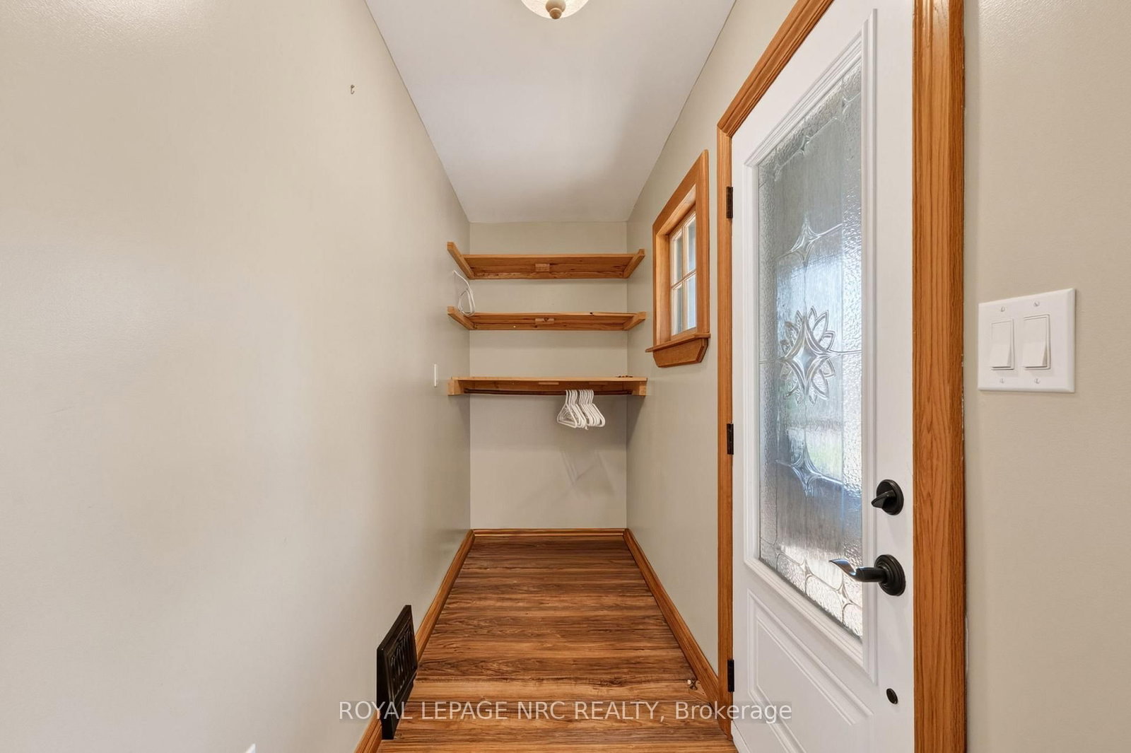 239 Phipps Street • Fort Erie, ON photo 4