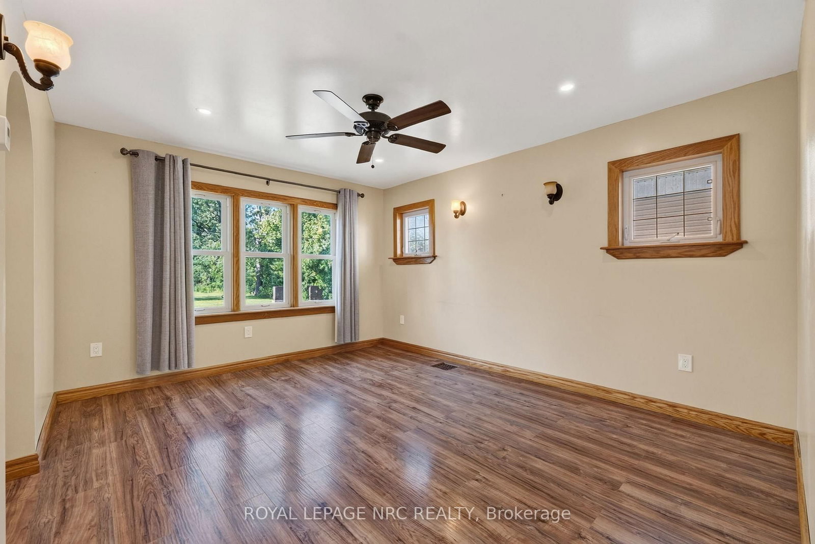 239 Phipps Street • Fort Erie, ON photo 7